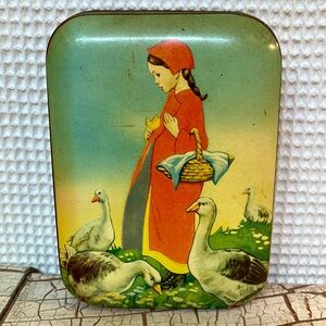 Throne’s advertising toffee tin